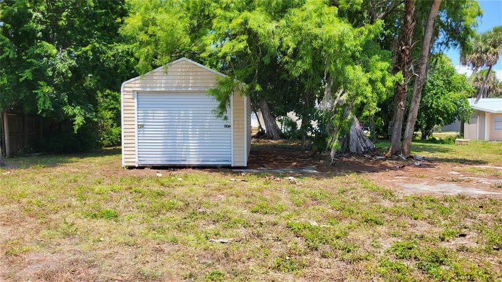 Active With Contract: $205,000 (3 beds, 2 baths, 1215 Square Feet)