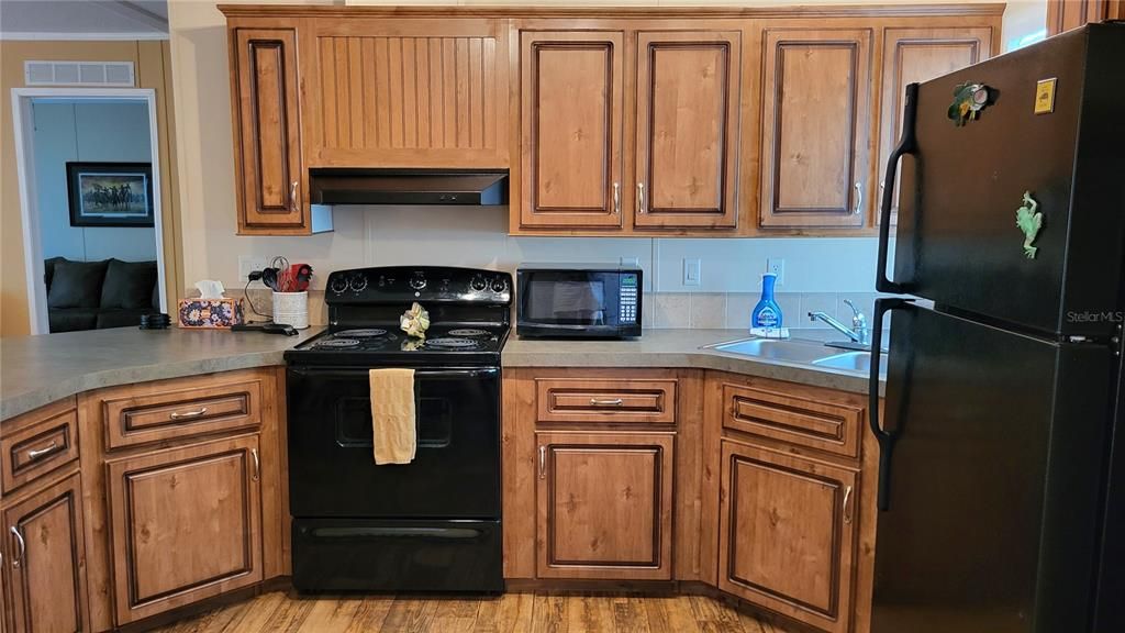 Active With Contract: $205,000 (3 beds, 2 baths, 1215 Square Feet)