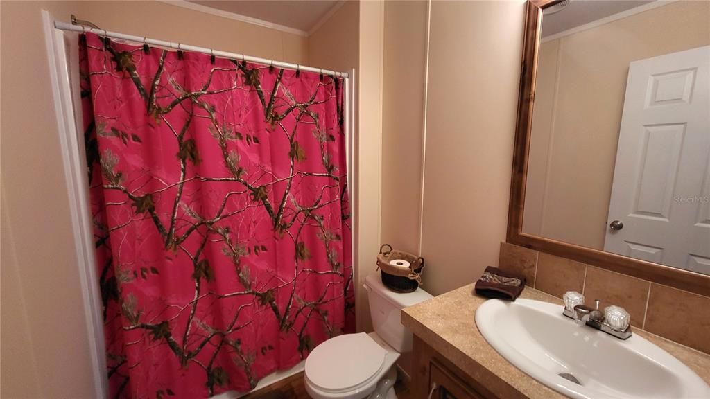 Active With Contract: $205,000 (3 beds, 2 baths, 1215 Square Feet)