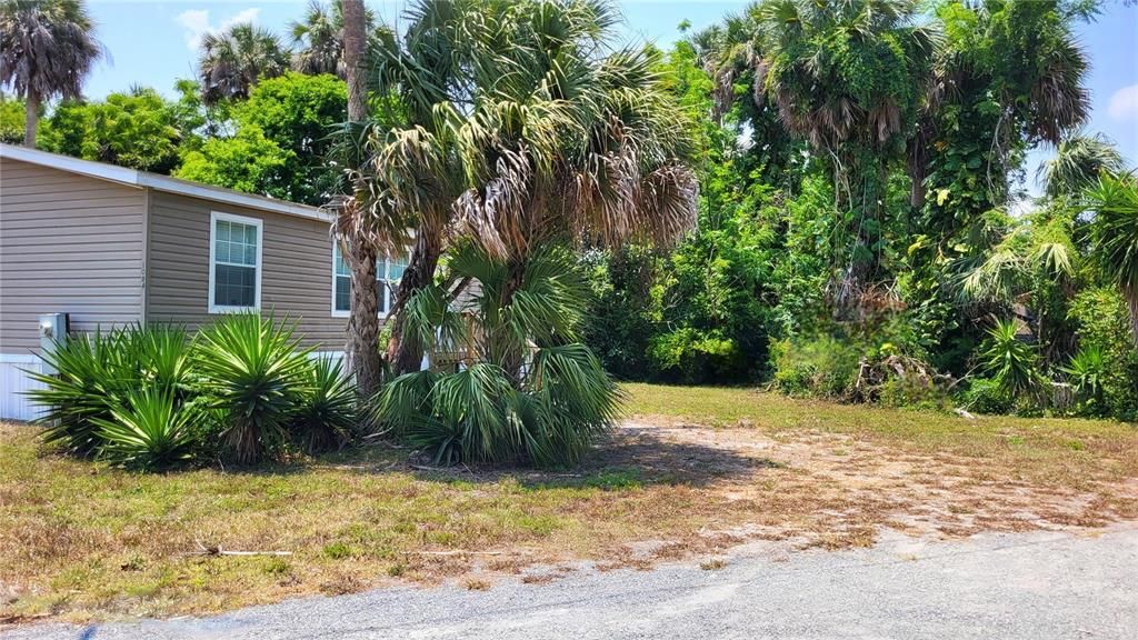 Active With Contract: $205,000 (3 beds, 2 baths, 1215 Square Feet)