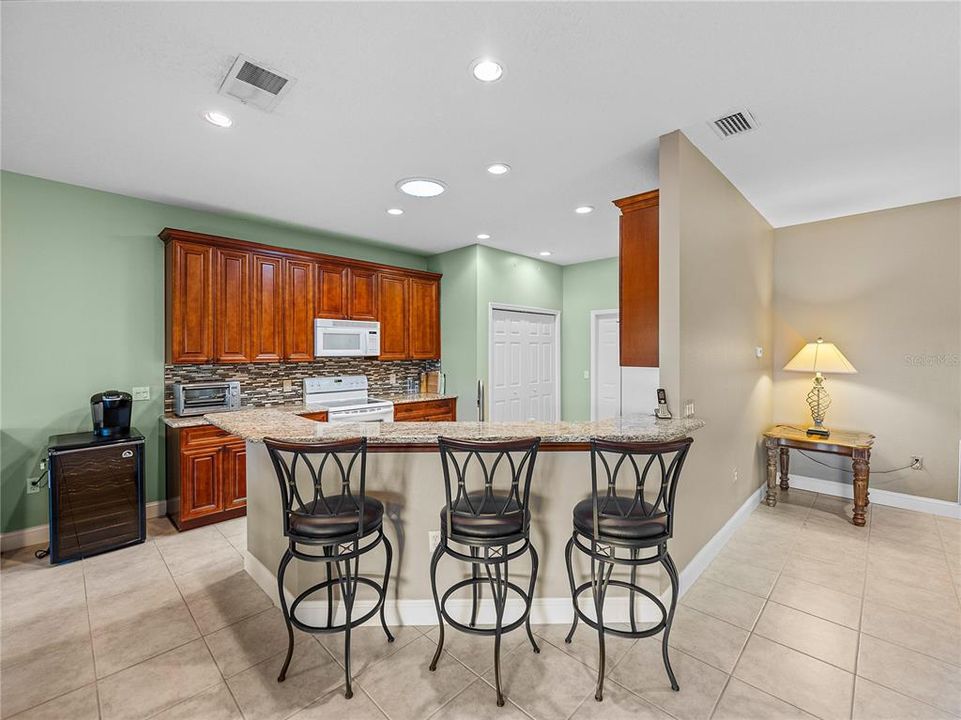 待售: $299,900 (2 贝兹, 2 浴室, 1860 平方英尺)