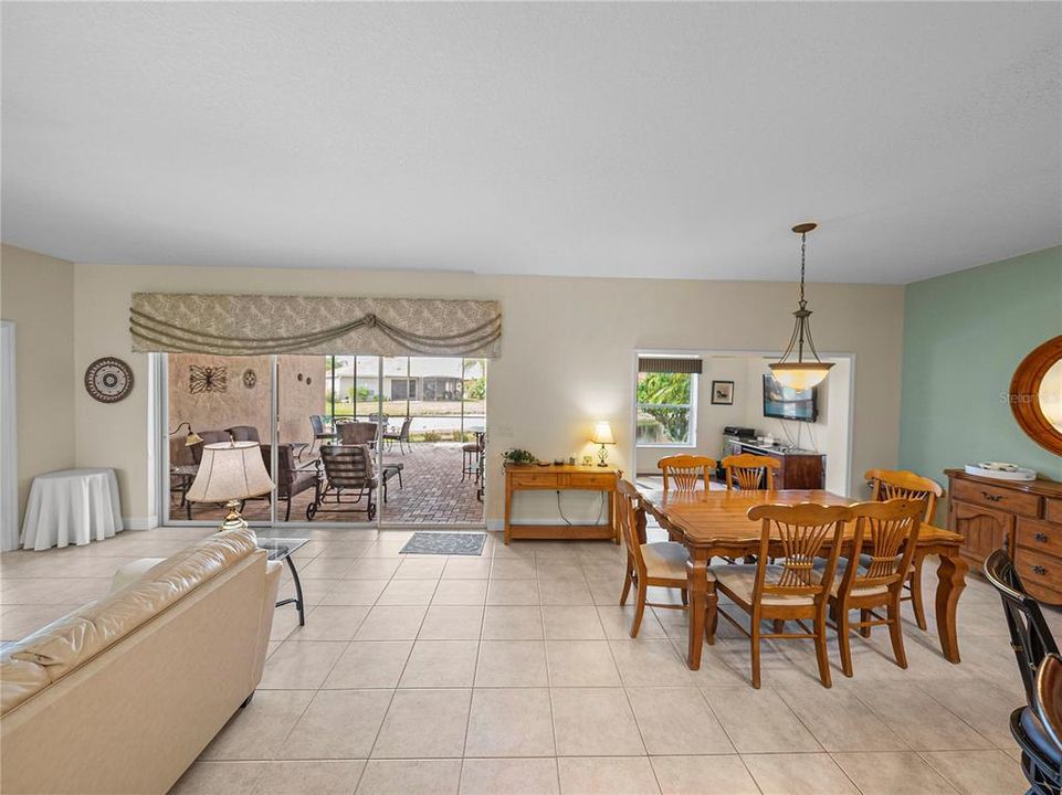 待售: $299,900 (2 贝兹, 2 浴室, 1860 平方英尺)