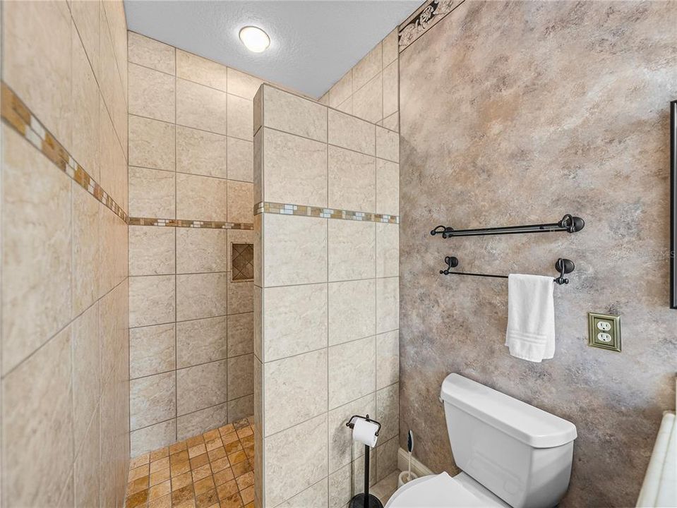 待售: $299,900 (2 贝兹, 2 浴室, 1860 平方英尺)