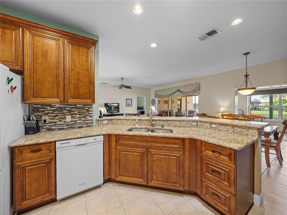 待售: $299,900 (2 贝兹, 2 浴室, 1860 平方英尺)