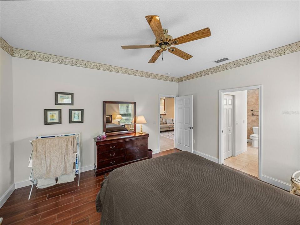 待售: $299,900 (2 贝兹, 2 浴室, 1860 平方英尺)