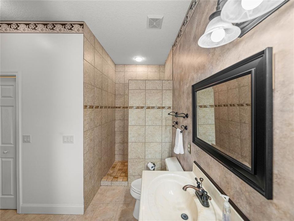 待售: $299,900 (2 贝兹, 2 浴室, 1860 平方英尺)