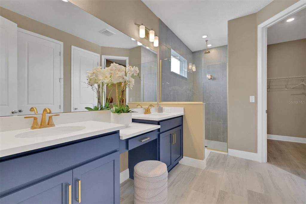 Active With Contract: $670,602 (5 beds, 3 baths, 3076 Square Feet)