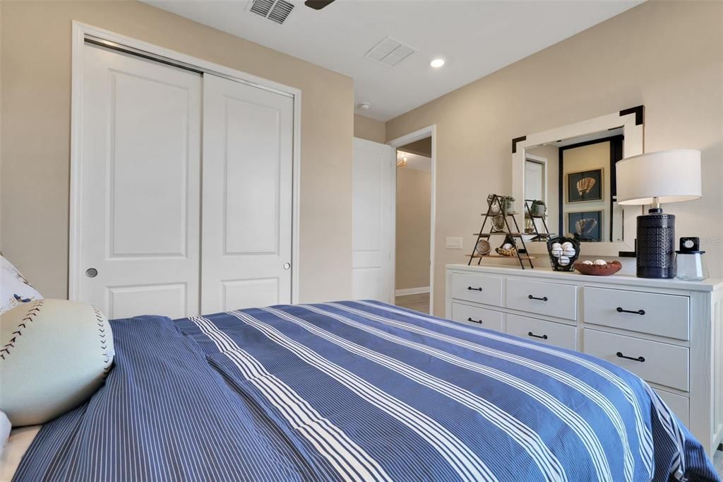 Active With Contract: $670,602 (5 beds, 3 baths, 3076 Square Feet)