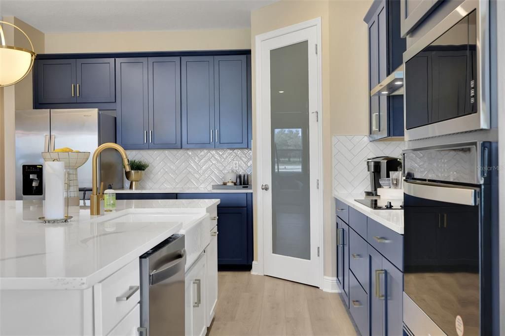 Active With Contract: $670,602 (5 beds, 3 baths, 3076 Square Feet)