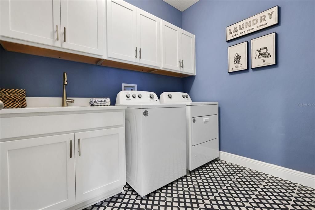 Active With Contract: $670,602 (5 beds, 3 baths, 3076 Square Feet)