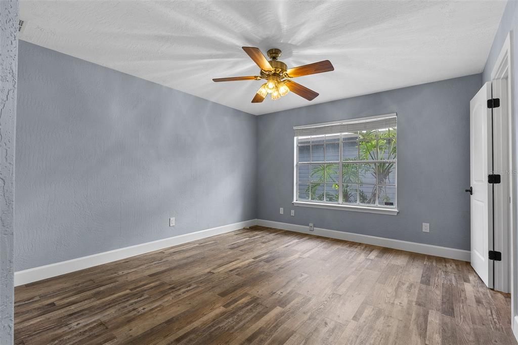 合同活跃: $700,000 (3 贝兹, 2 浴室, 2270 平方英尺)