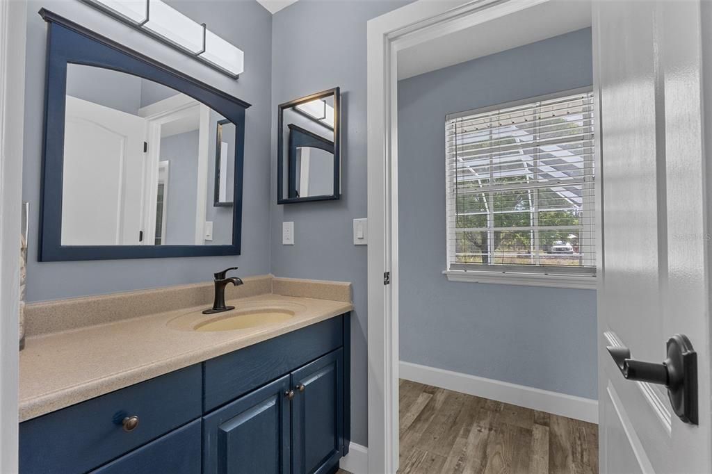 合同活跃: $700,000 (3 贝兹, 2 浴室, 2270 平方英尺)