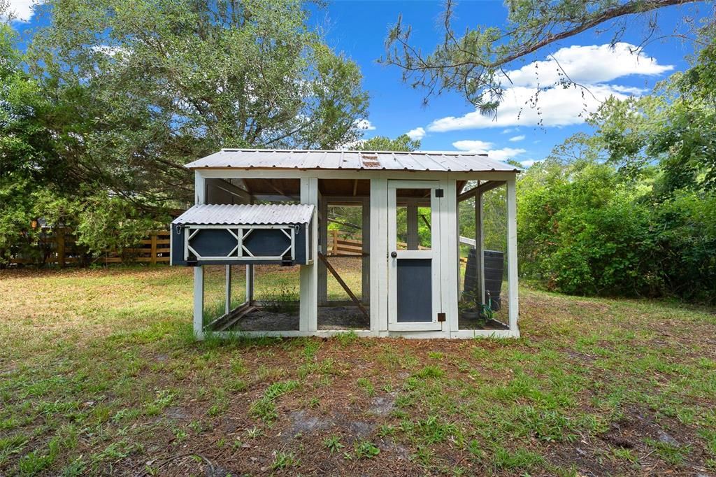 合同活跃: $700,000 (3 贝兹, 2 浴室, 2270 平方英尺)