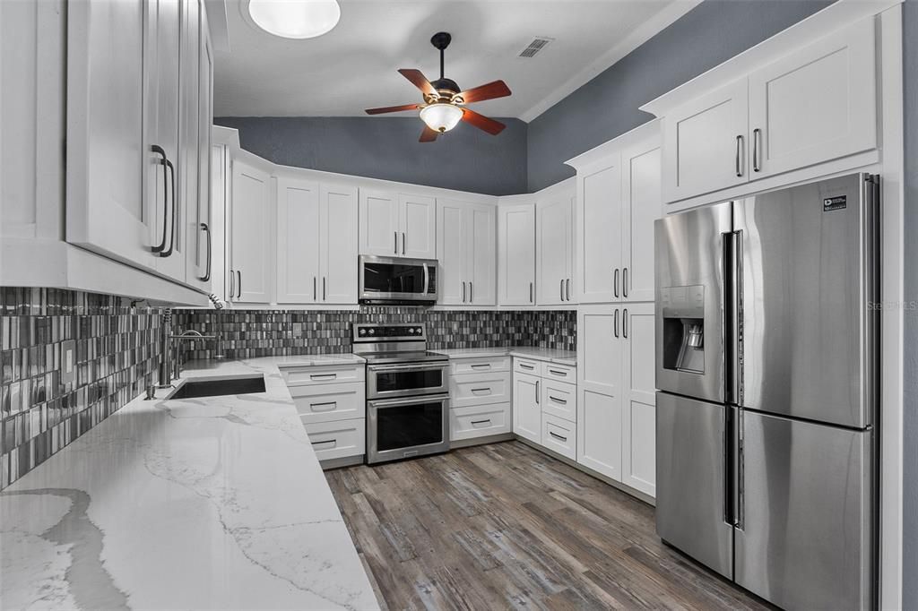 合同活跃: $700,000 (3 贝兹, 2 浴室, 2270 平方英尺)