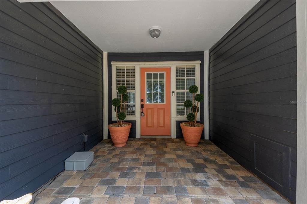 合同活跃: $700,000 (3 贝兹, 2 浴室, 2270 平方英尺)