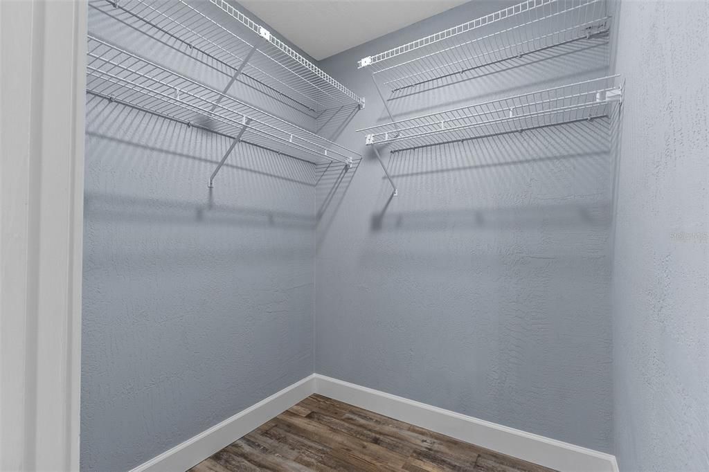 合同活跃: $700,000 (3 贝兹, 2 浴室, 2270 平方英尺)