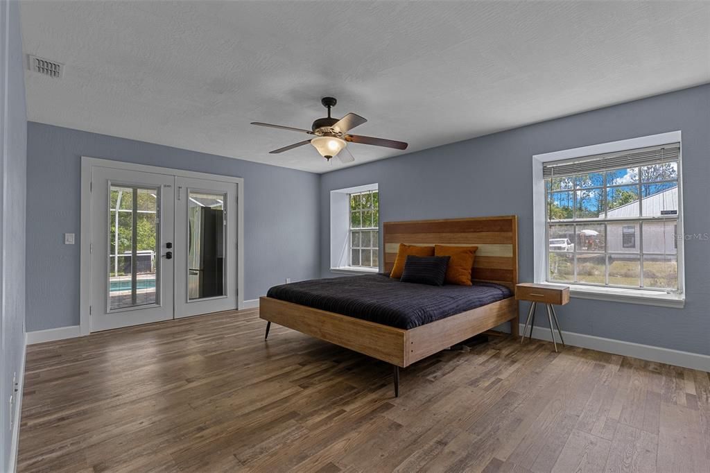 合同活跃: $700,000 (3 贝兹, 2 浴室, 2270 平方英尺)