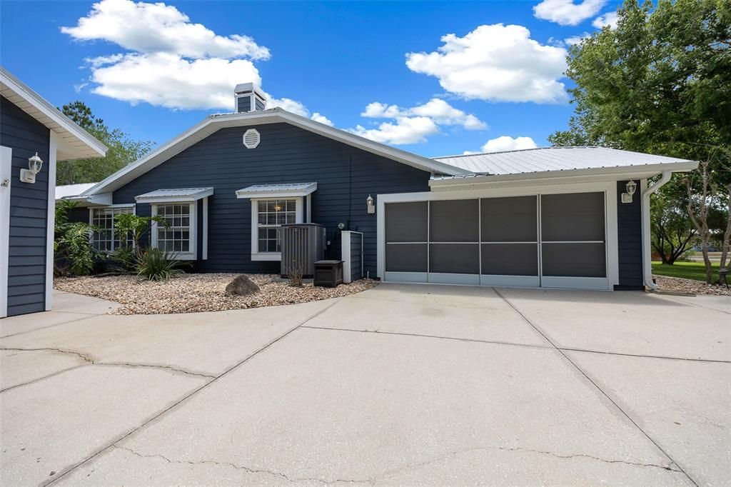 合同活跃: $700,000 (3 贝兹, 2 浴室, 2270 平方英尺)