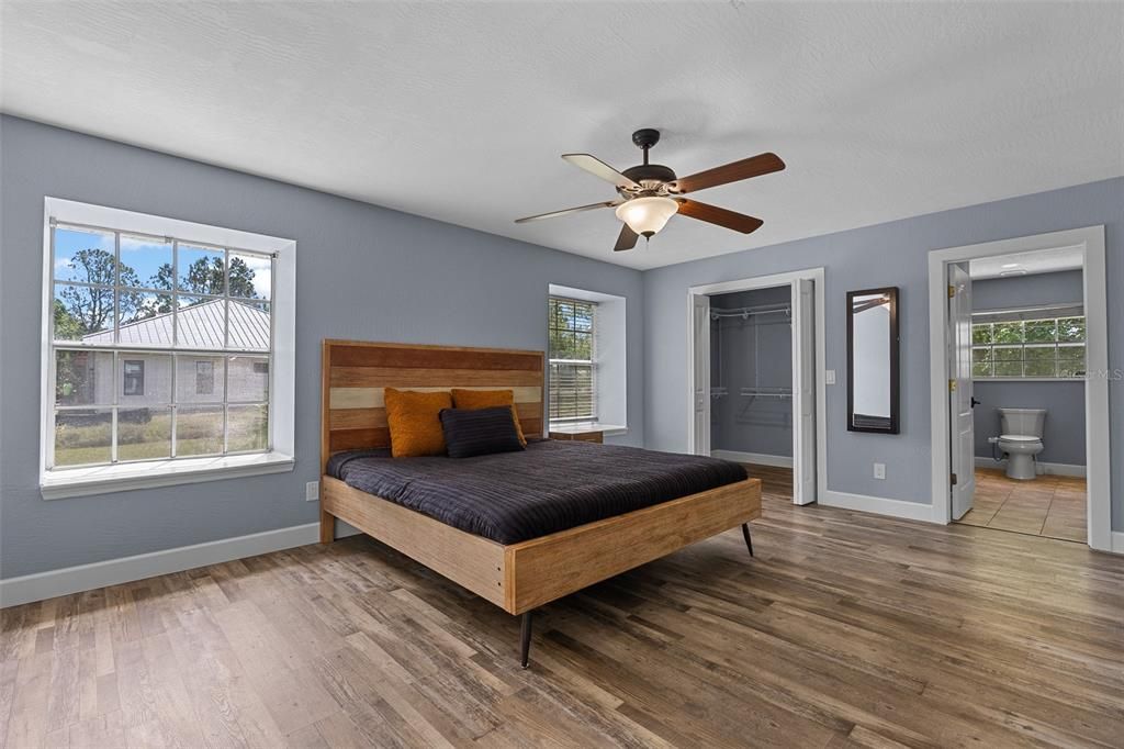 合同活跃: $700,000 (3 贝兹, 2 浴室, 2270 平方英尺)