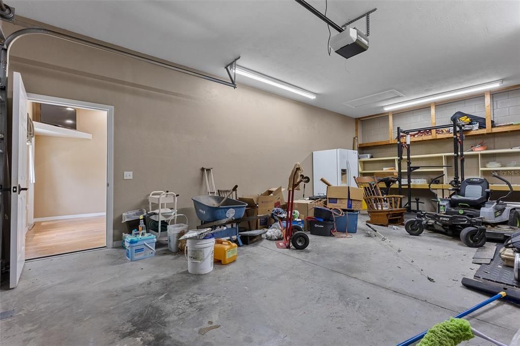 合同活跃: $700,000 (3 贝兹, 2 浴室, 2270 平方英尺)