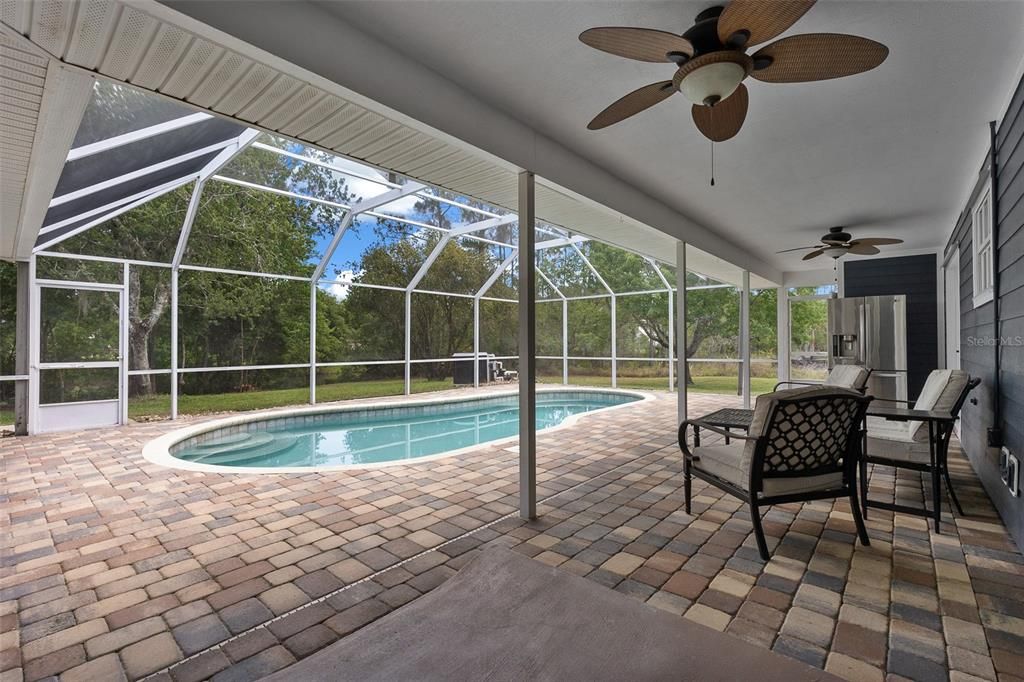 合同活跃: $700,000 (3 贝兹, 2 浴室, 2270 平方英尺)