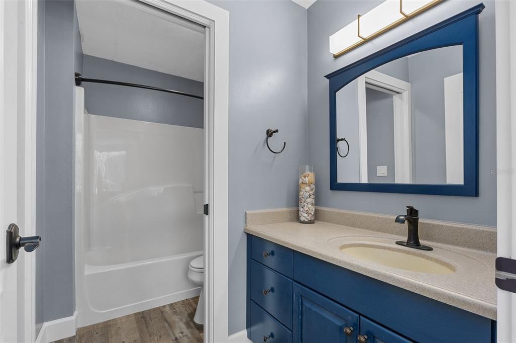 合同活跃: $700,000 (3 贝兹, 2 浴室, 2270 平方英尺)