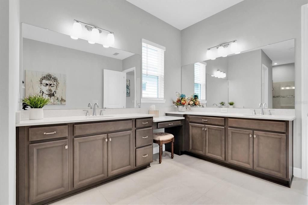 Под контрактом: $1,085,000 (5 спален, 4 ванн, 3457 Квадратных фут)