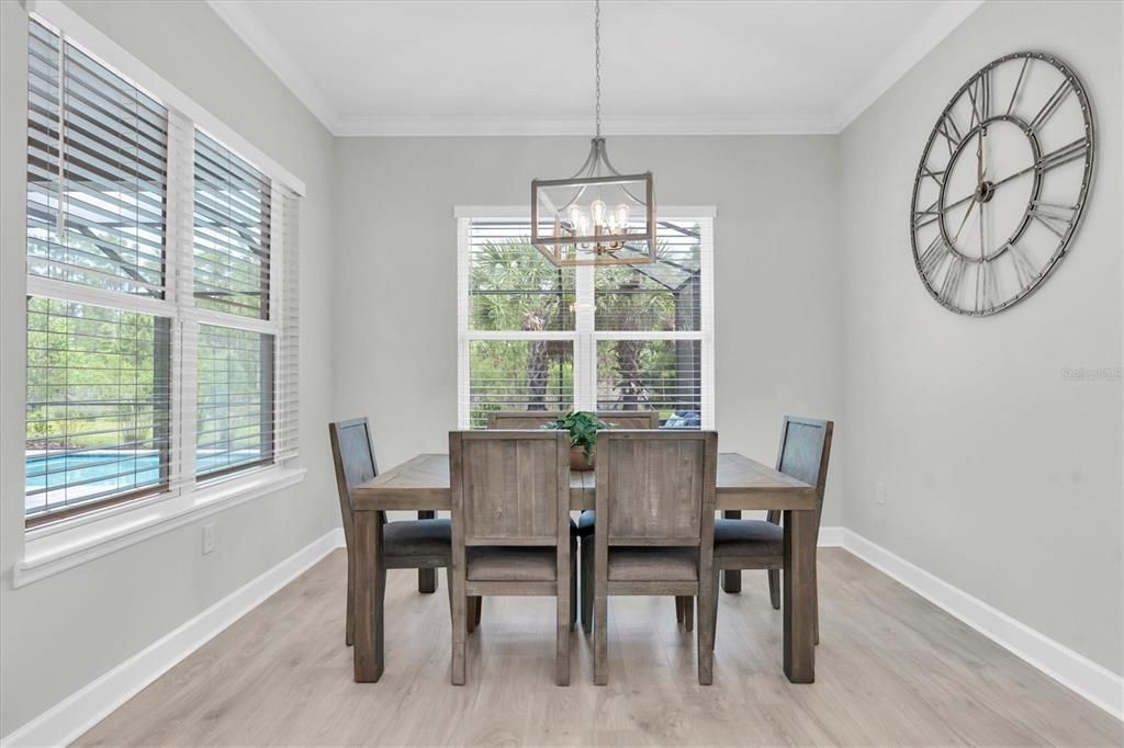 Под контрактом: $1,085,000 (5 спален, 4 ванн, 3457 Квадратных фут)