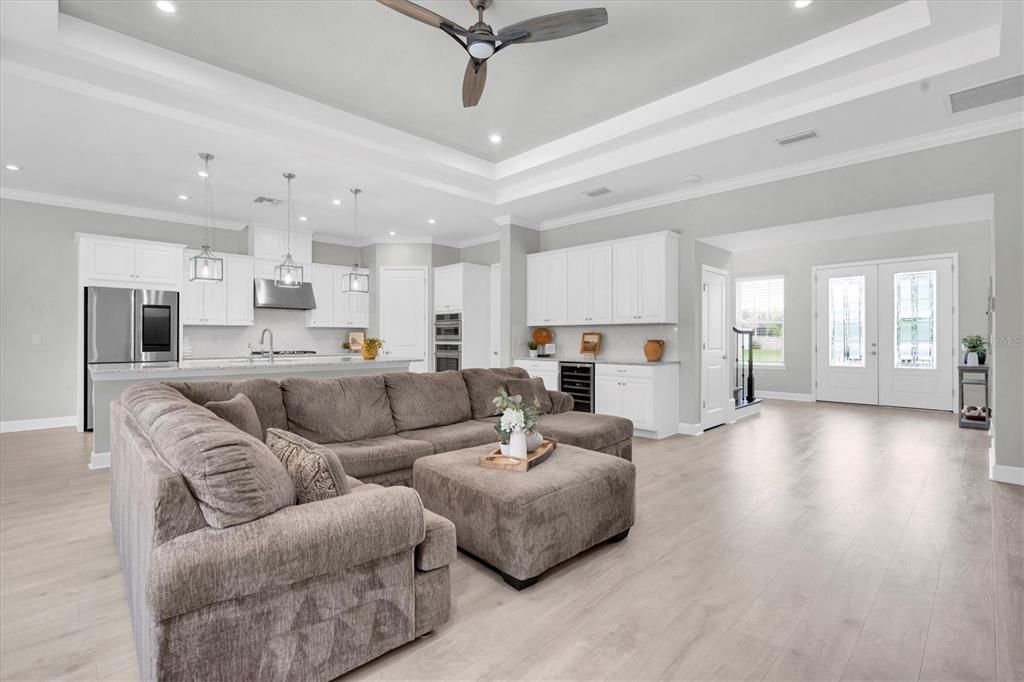 Под контрактом: $1,085,000 (5 спален, 4 ванн, 3457 Квадратных фут)