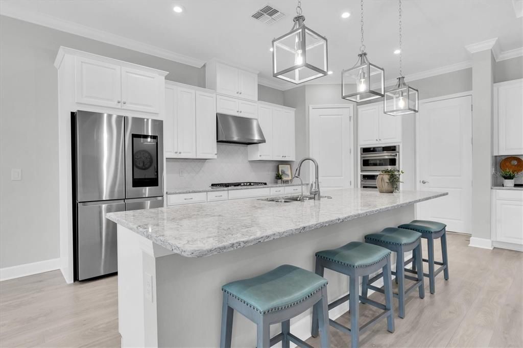 Под контрактом: $1,085,000 (5 спален, 4 ванн, 3457 Квадратных фут)