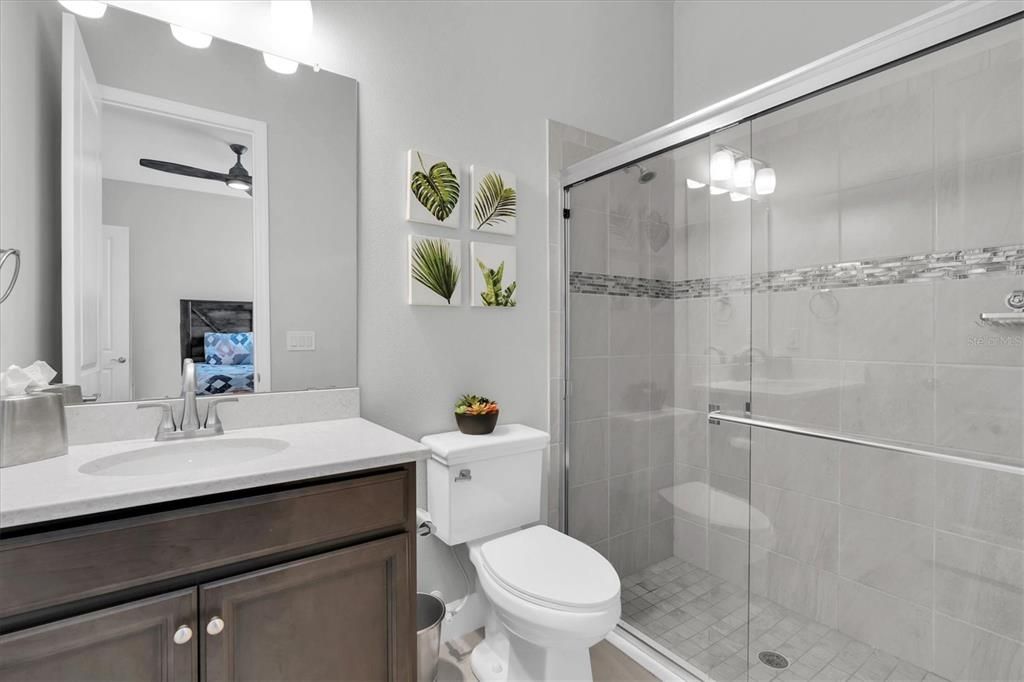 Под контрактом: $1,085,000 (5 спален, 4 ванн, 3457 Квадратных фут)