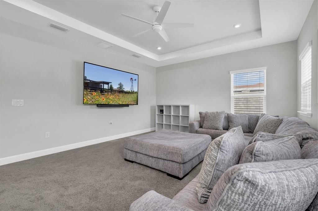 Под контрактом: $1,085,000 (5 спален, 4 ванн, 3457 Квадратных фут)