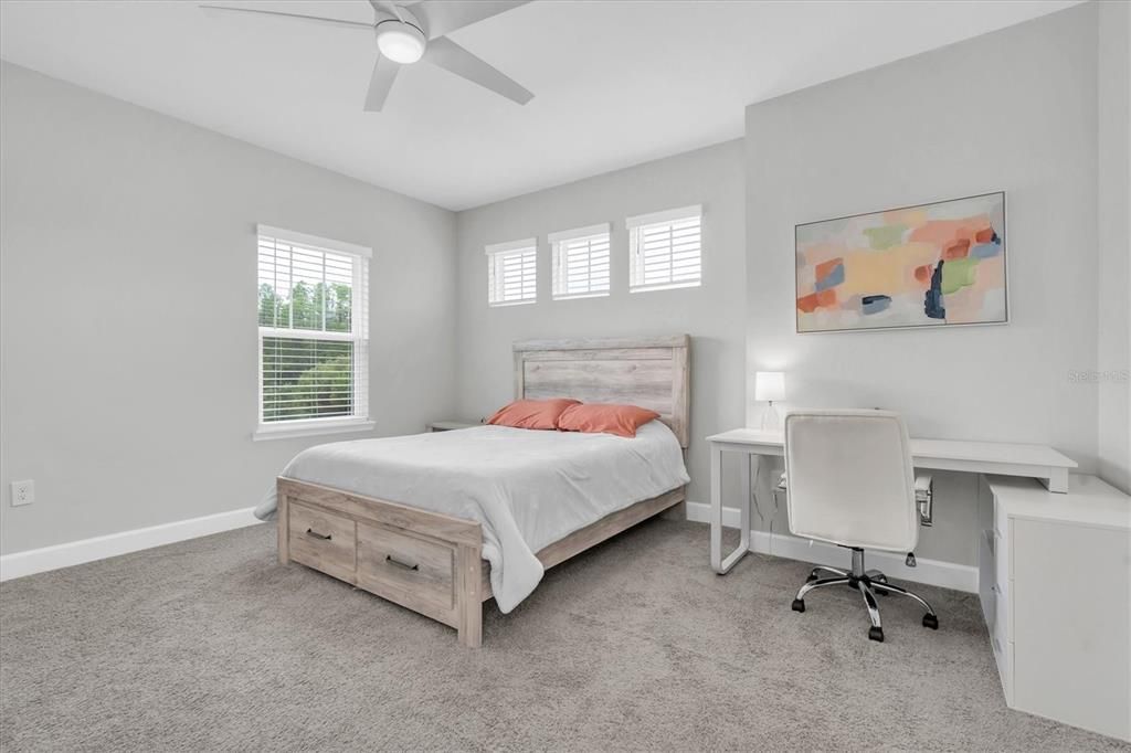 Под контрактом: $1,085,000 (5 спален, 4 ванн, 3457 Квадратных фут)