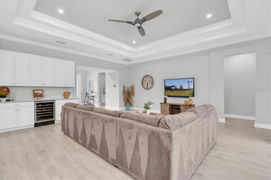 Под контрактом: $1,085,000 (5 спален, 4 ванн, 3457 Квадратных фут)