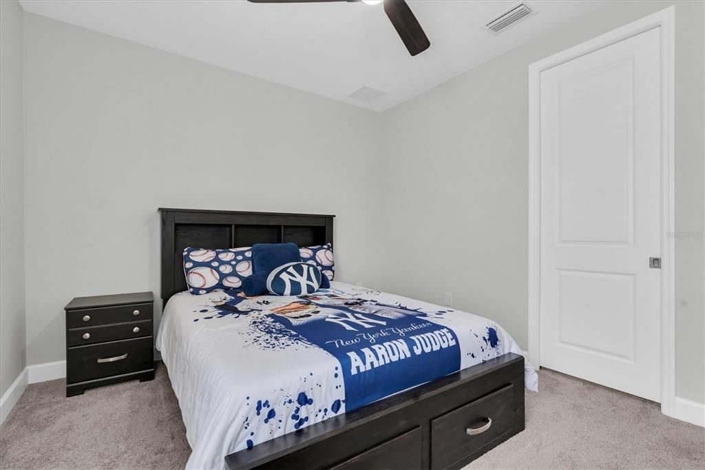 Под контрактом: $1,085,000 (5 спален, 4 ванн, 3457 Квадратных фут)