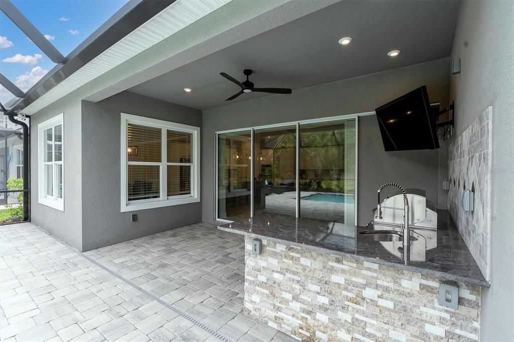 Под контрактом: $1,085,000 (5 спален, 4 ванн, 3457 Квадратных фут)