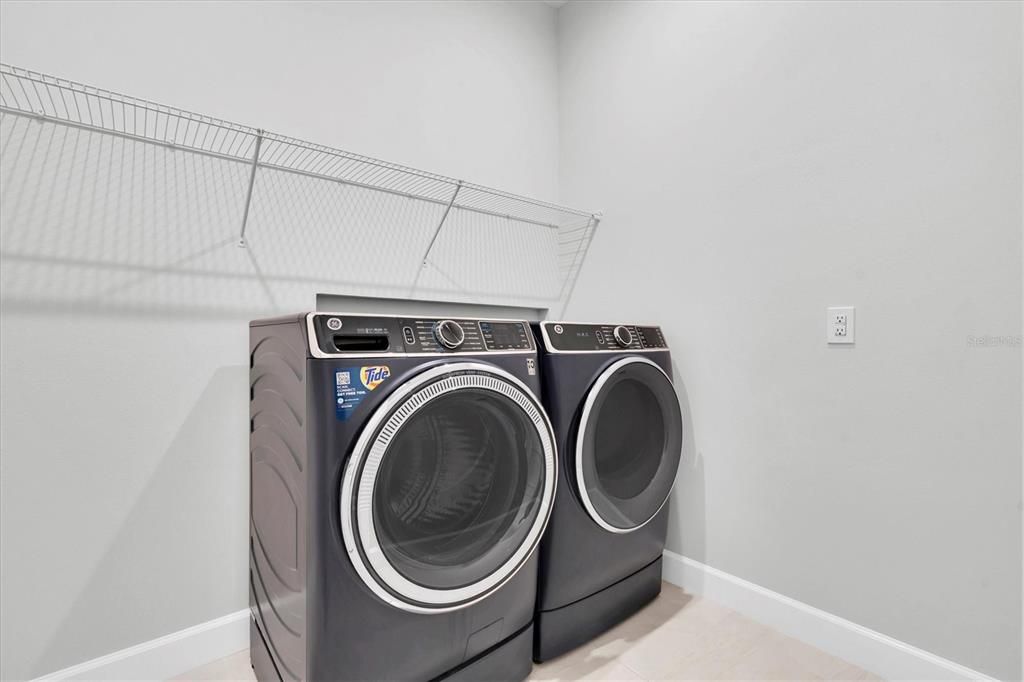 Под контрактом: $1,085,000 (5 спален, 4 ванн, 3457 Квадратных фут)