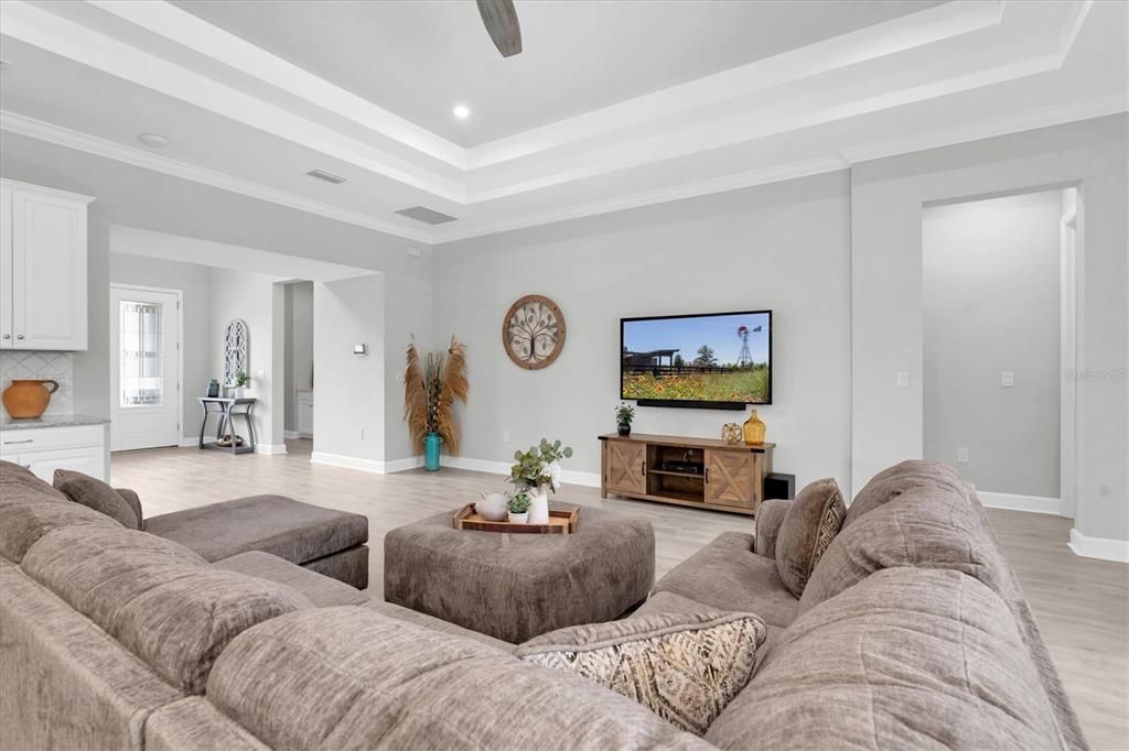 Под контрактом: $1,085,000 (5 спален, 4 ванн, 3457 Квадратных фут)