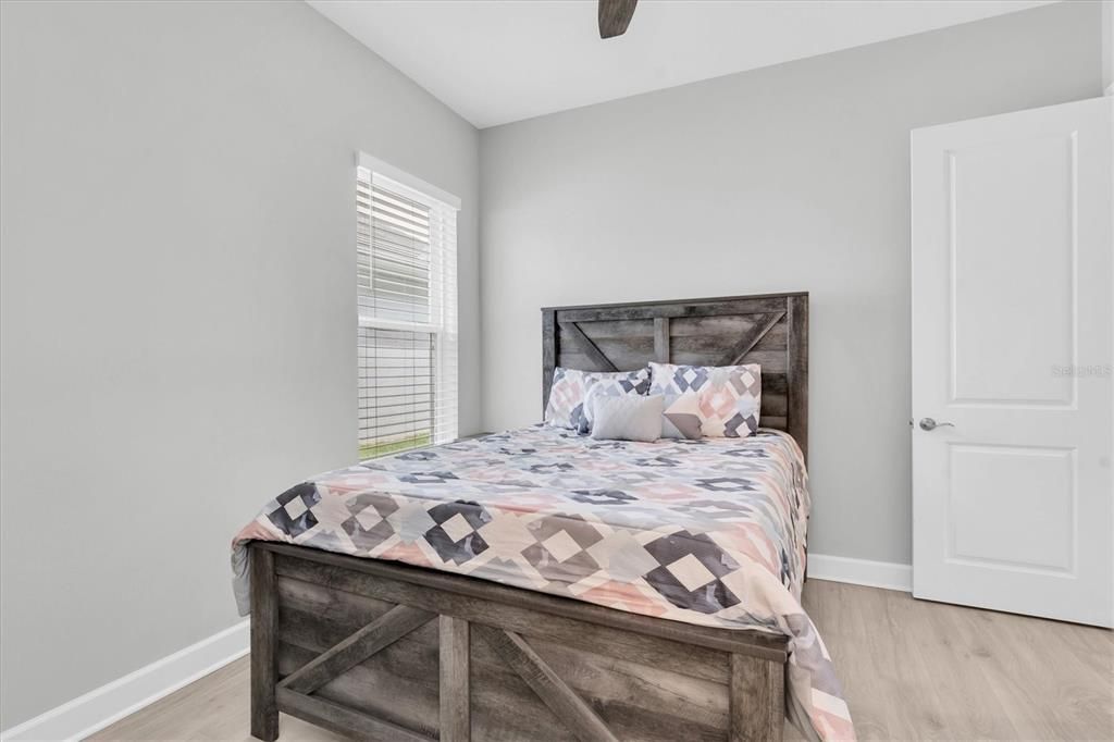 Под контрактом: $1,085,000 (5 спален, 4 ванн, 3457 Квадратных фут)