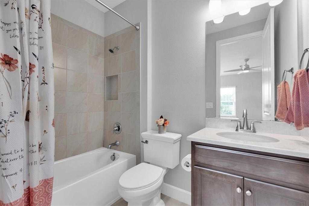 Под контрактом: $1,085,000 (5 спален, 4 ванн, 3457 Квадратных фут)