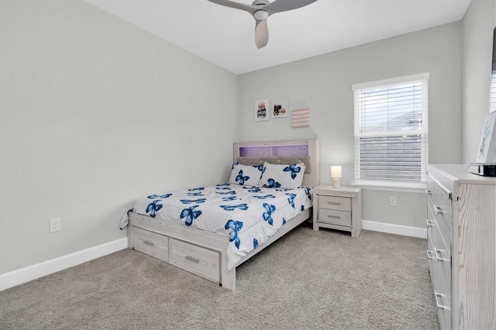 Под контрактом: $1,085,000 (5 спален, 4 ванн, 3457 Квадратных фут)