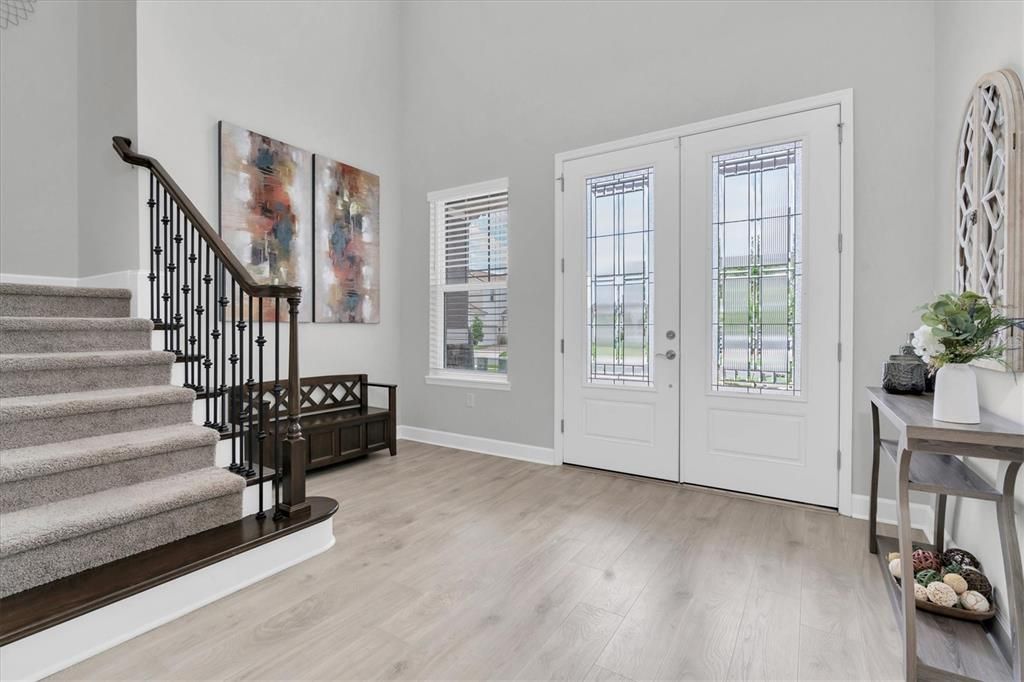 Под контрактом: $1,085,000 (5 спален, 4 ванн, 3457 Квадратных фут)