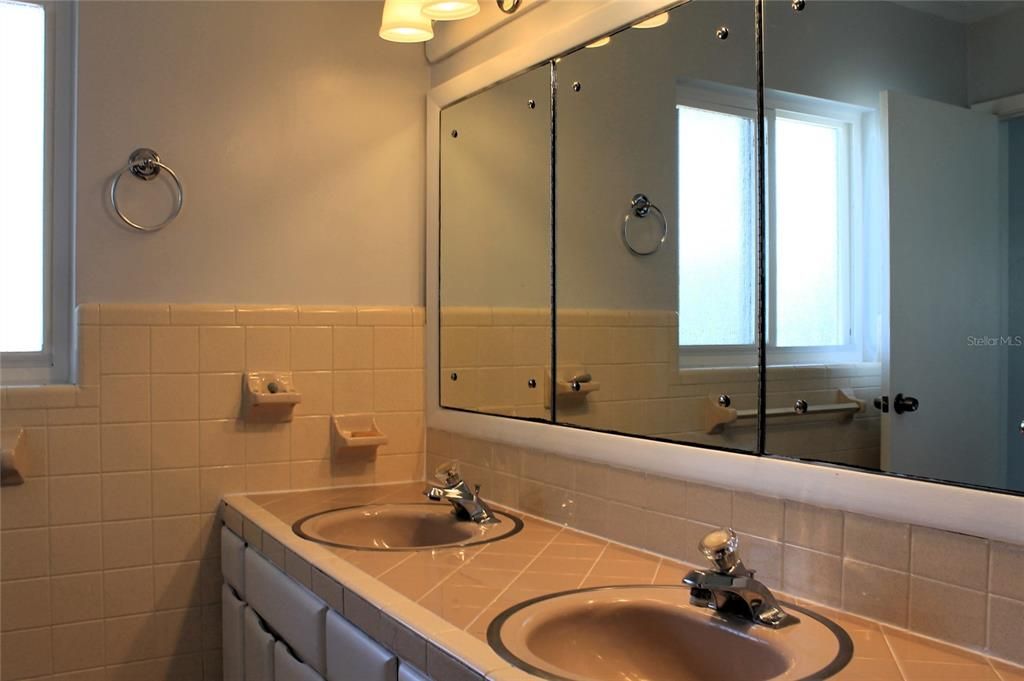 En Renta: $1,800 (3 camas, 2 baños, 1511 Pies cuadrados)