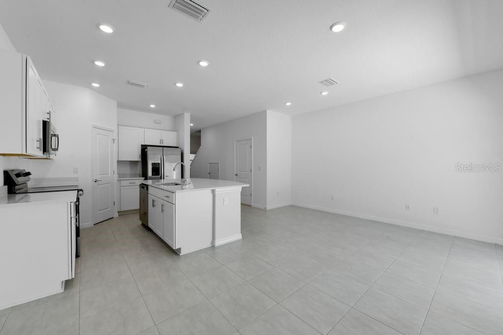 For Sale: $325,000 (3 beds, 2 baths, 1373 Square Feet)