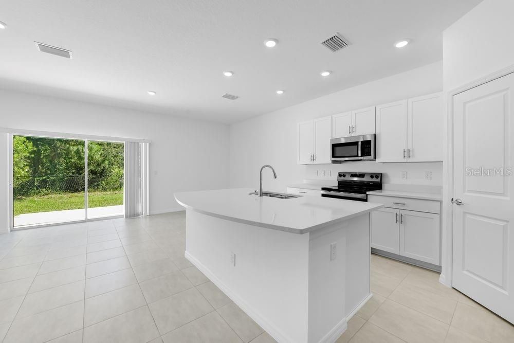 For Sale: $325,000 (3 beds, 2 baths, 1373 Square Feet)