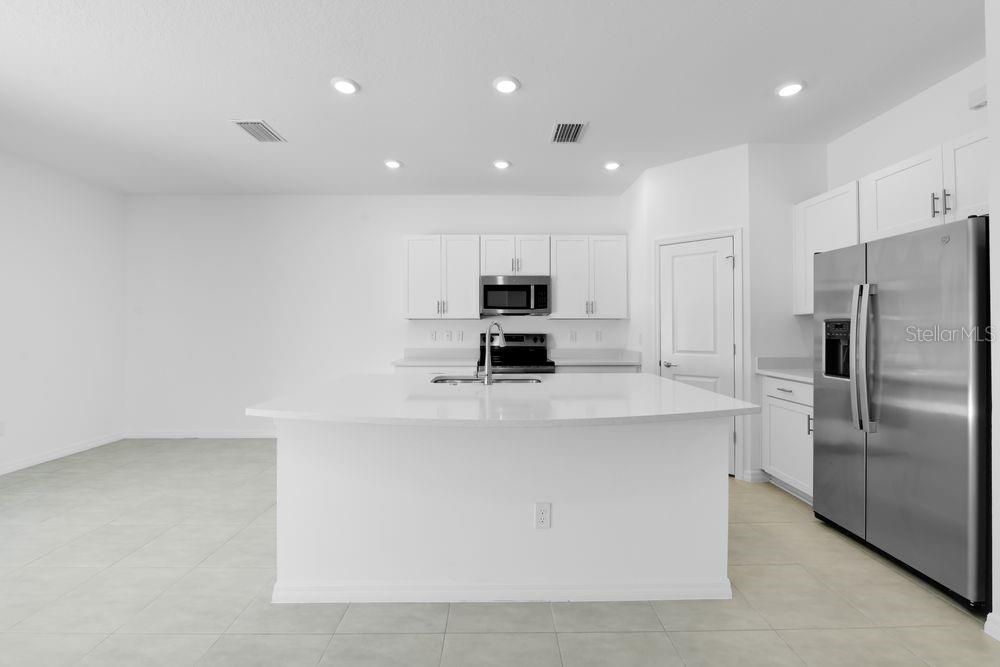 For Sale: $325,000 (3 beds, 2 baths, 1373 Square Feet)