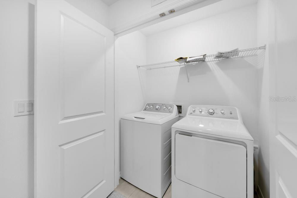 For Sale: $325,000 (3 beds, 2 baths, 1373 Square Feet)