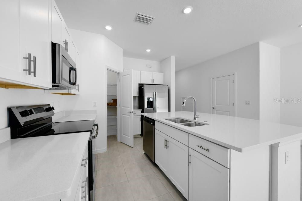 For Sale: $325,000 (3 beds, 2 baths, 1373 Square Feet)