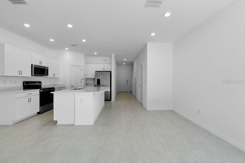 For Sale: $325,000 (3 beds, 2 baths, 1373 Square Feet)