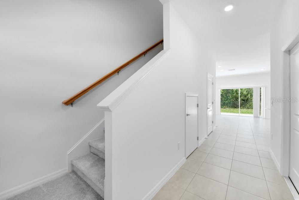 For Sale: $325,000 (3 beds, 2 baths, 1373 Square Feet)